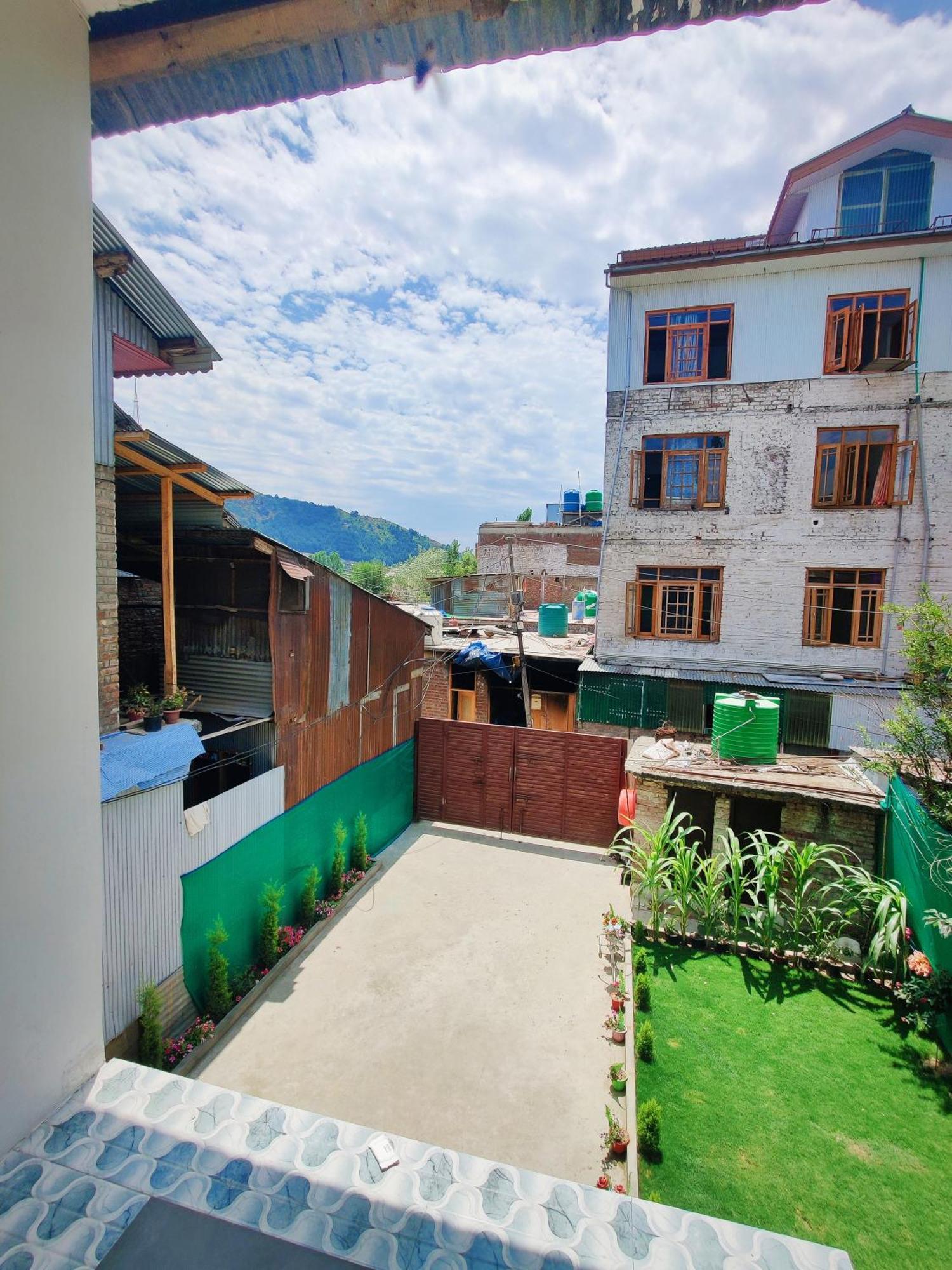 Serenity Inn Home Stay Srīnagar Exterior foto